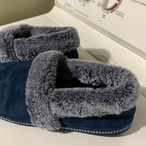 Sketchers Slippers - Picture 7 of 7